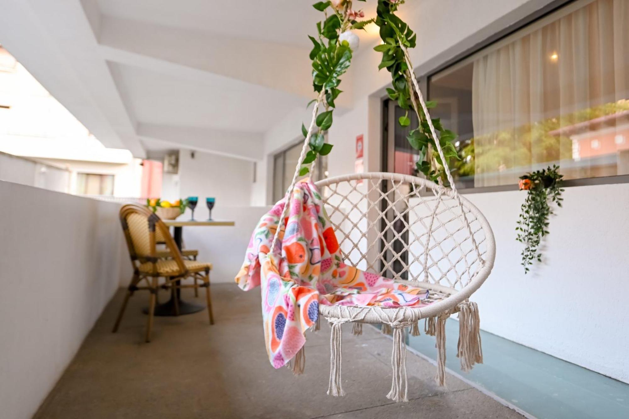 Urban Paradise - Modern Central Accommodation Bucharest Room photo